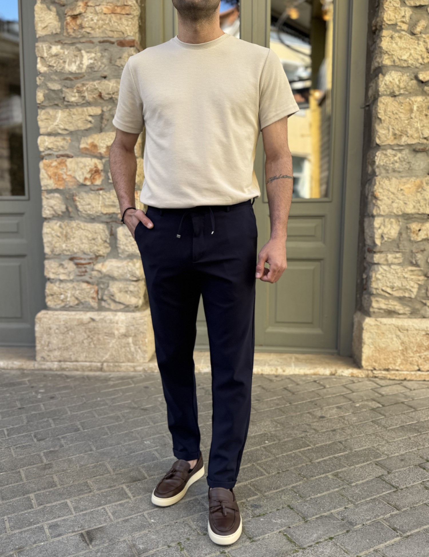 Ανδρικό υφασμάτινο μπλε παντελόνι με κορδόνι και κουμπί FCL5785N φωτογραφία